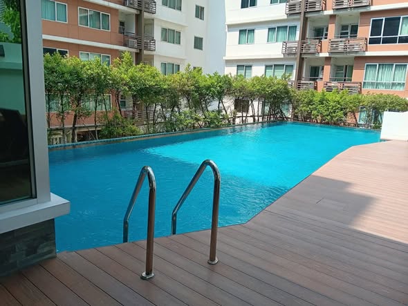 pool of Condo One Thong Lo