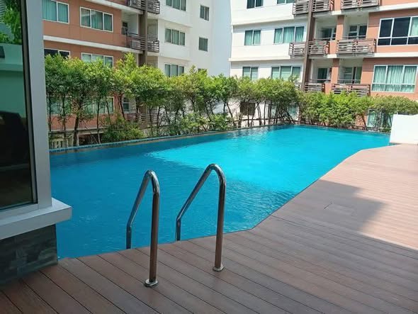 pool of Condo One Thong Lo