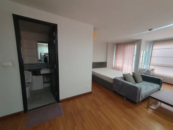 bedroom of Coolhouse Condominium