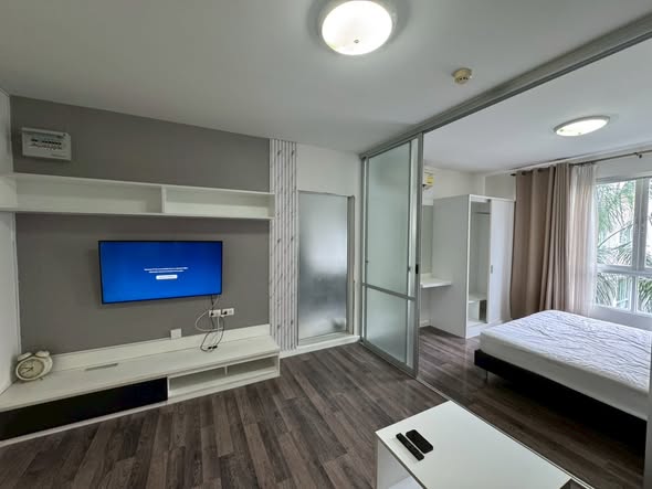 bedroom of D Condo Sukhumvit 109
