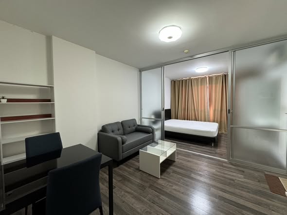 bedroom of D Condo Sukhumvit 109