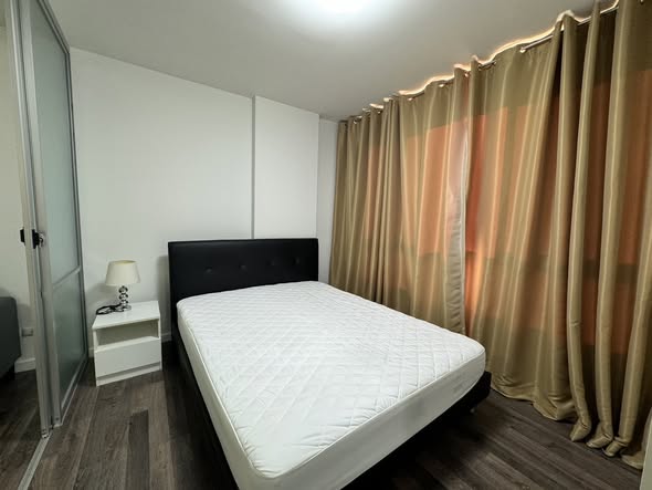 bedroom of D Condo Sukhumvit 109