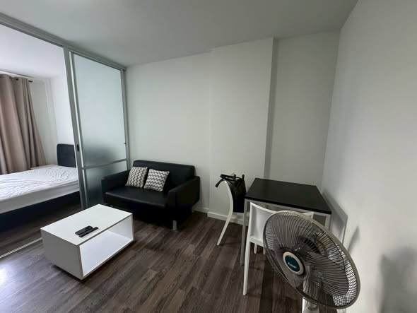 bedroom and room interior of D Condo Sukhumvit 109