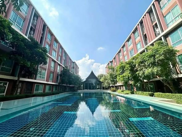 pool of D Vieng Santitham