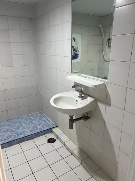 bathroom of ซิตี้วิลล่า คอนโด D2