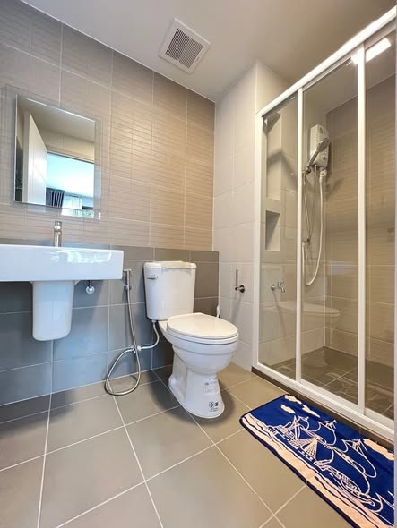 bathroom of dcondo Campus Hideaway
