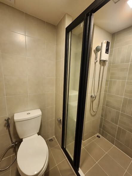 bathroom of dcondo Shine Rangsit