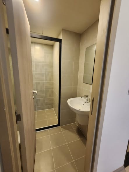 room interior and bathroom of dcondo Shine Rangsit