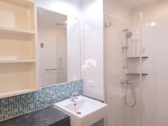 room interior and bathroom of Diamond Condominium, Ratchadaphisek