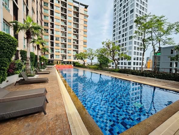 pool of Diamond Sukhumvit