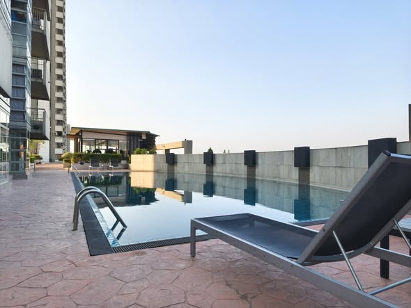 pool of Double Lake Condominium Muang Thong Thani 1 ดับเบิ้ล เลค คอนโดมิเนียม เมืองทองธานี 1