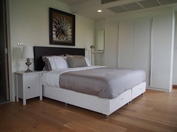 bedroom and room interior of Downtown49
