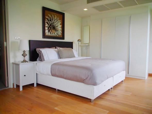 bedroom and room interior of Downtown49