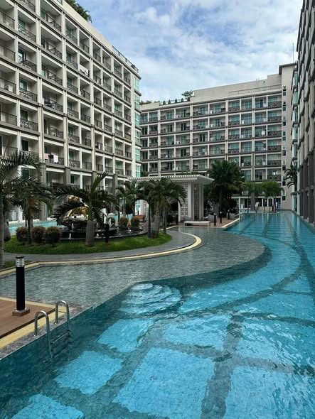 pool of Dusit Grand Park 2