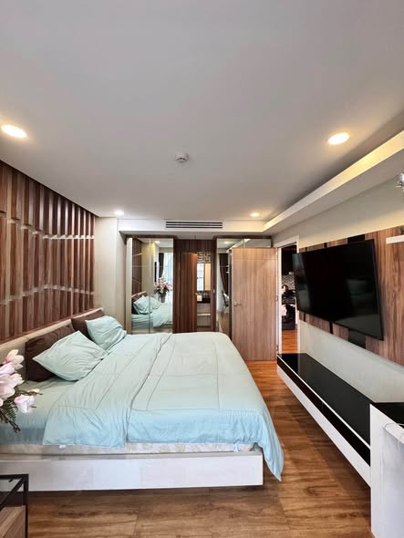 bedroom and room interior of Dusit Grand Park