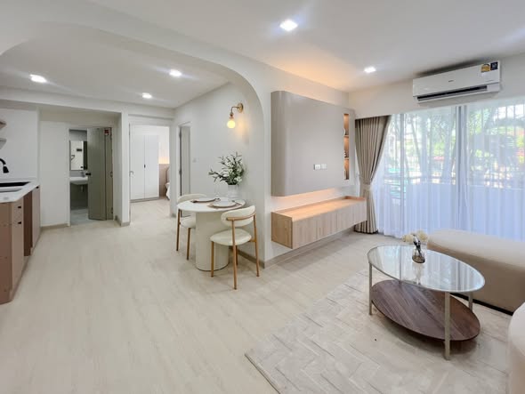 Eastwood Park Condominium