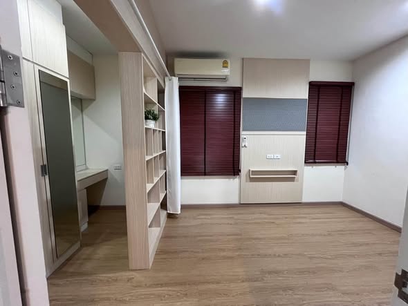 bedroom and room interior of Eigen Premium Townhome