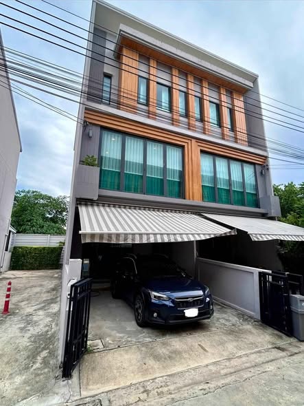 Eigen Premium Townhome