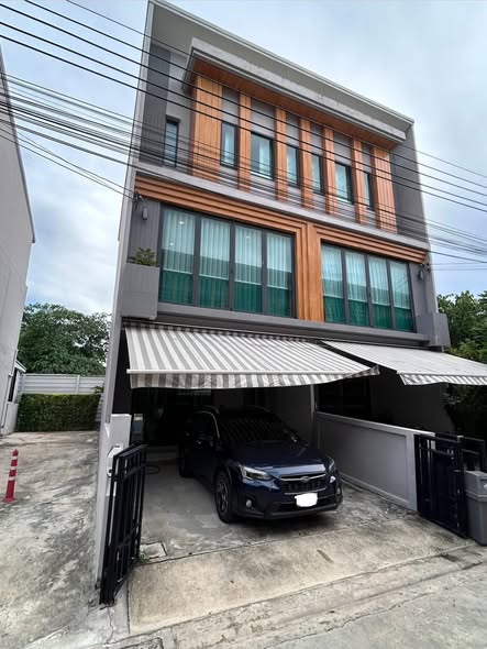 Eigen Premium Townhome