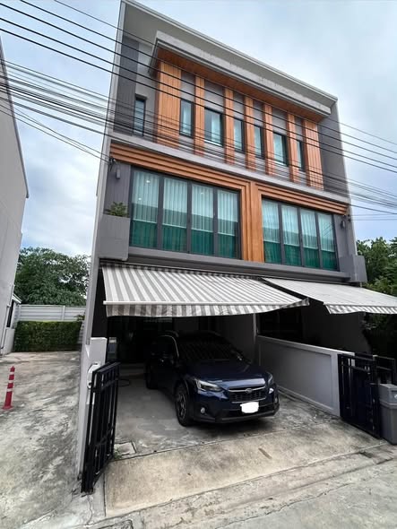 Eigen Premium Townhome