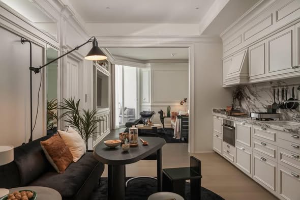 living room and kitchen of Eight Thonglor Residence