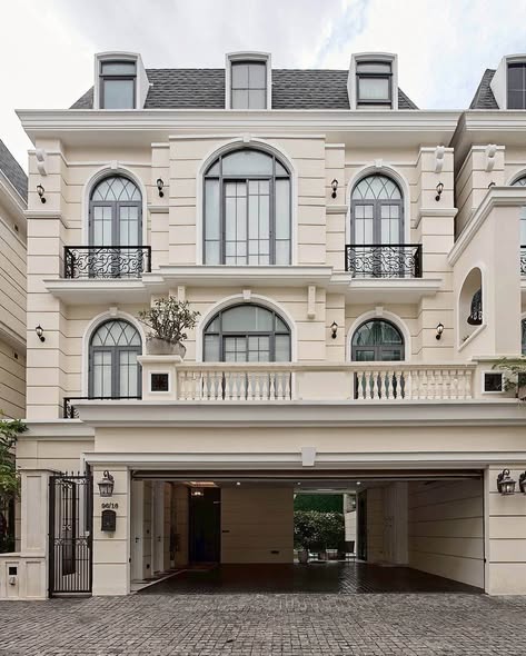 Ekamai Luxury Home