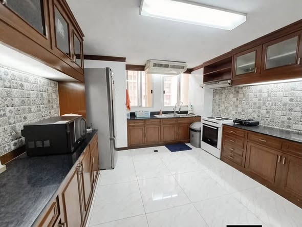 kitchen of Ekkamai Road