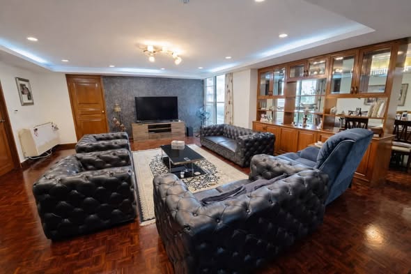 living room of Ekkamai Road