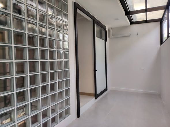 room interior of EKKAMAI22 – RARE HOME