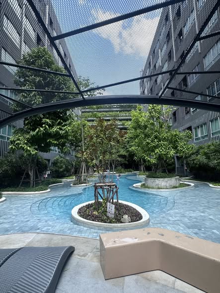 pool of Elio Del Moss Phaholyothin