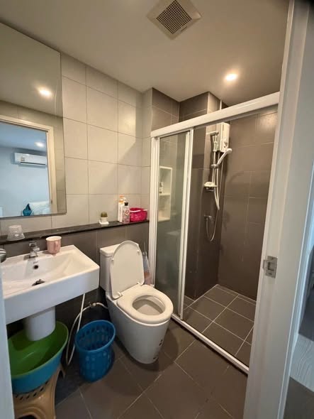 room interior and bathroom of Elio Del Moss Phaholyothin