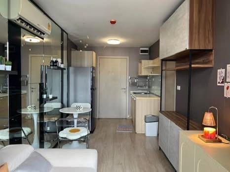 bedroom and bathroom of Elio Del Ray