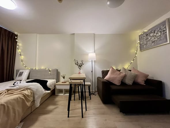 living room and bedroom of Elio Del Ray
