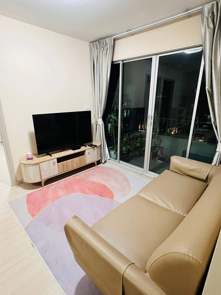 living room and bedroom of Elio Del Ray
