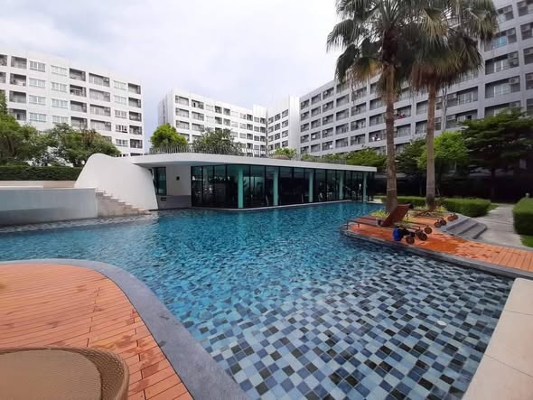 pool of Elio Del Ray