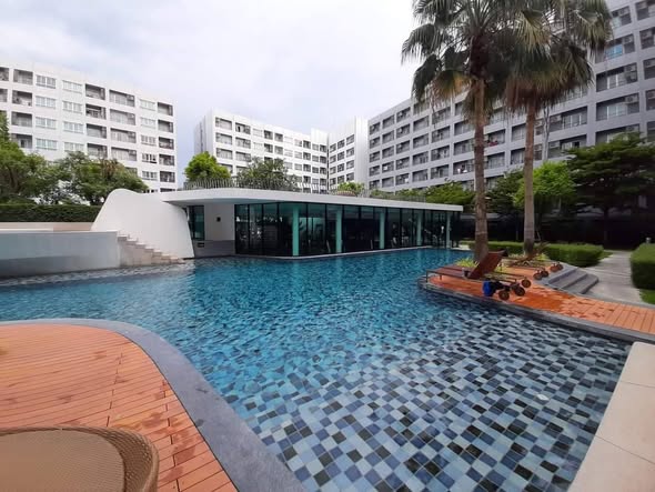 pool of Elio Del Ray