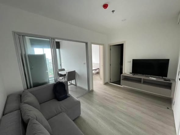 bedroom and room interior of Elio Sathorn-Wutthakat