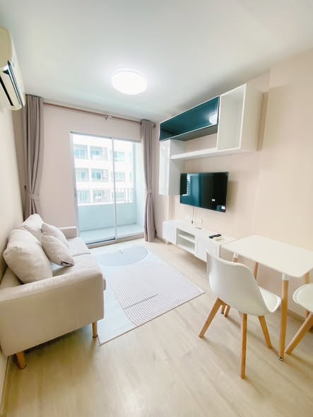 bedroom and living room of Elio Sukhumvit 64
