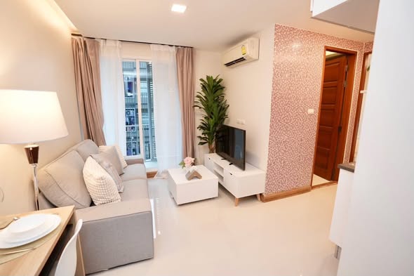 bedroom and living room of Emerald Residence Ratchada Condominium