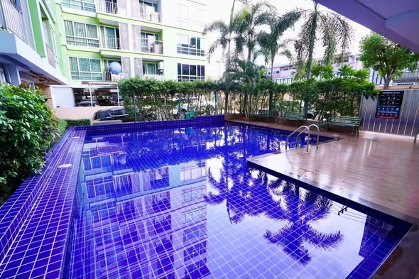 pool of Emerald Residence Ratchada Condominium