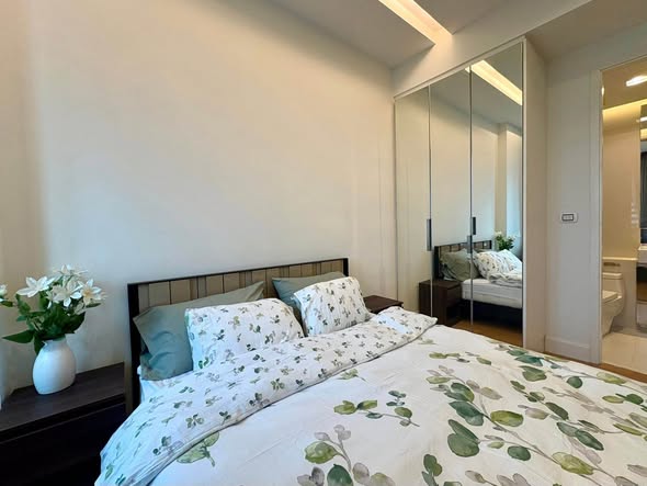 bedroom of Equinox Phahol Vibha