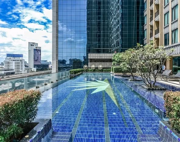 pool of Equinox Phahol Vibha