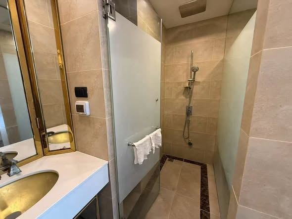 bathroom of Espana Condo Resort Pattaya