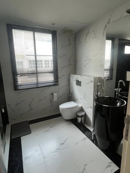 bathroom of Fifty-Fifth Tower
