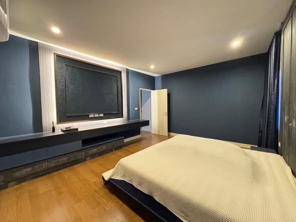bedroom and room interior of Five Stars Thailand Real Estate (agence immobilière)