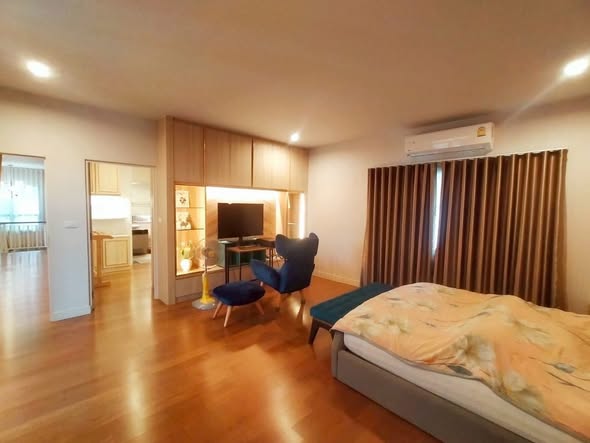 bedroom and room interior of Five Stars Thailand Real Estate (agence immobilière)