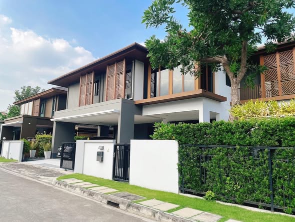Five Stars Thailand Real Estate (agence immobilière)