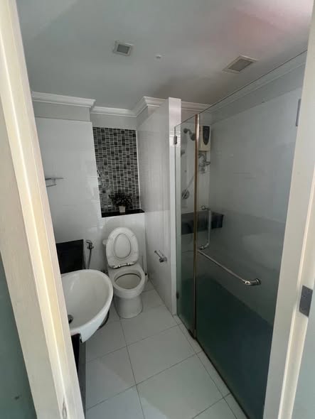 room interior and bathroom of Flawless Sathon Residence