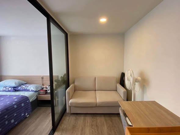 bedroom and room interior of FLEXI Sathon-Charoen Nakhon
