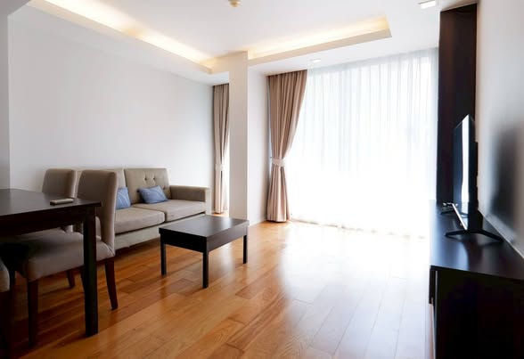 bedroom and living room of Focus Ploenchit